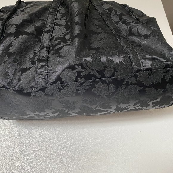 Steve Madden Black Floral Zip Top Weekend Bag - Picture 6 of 8